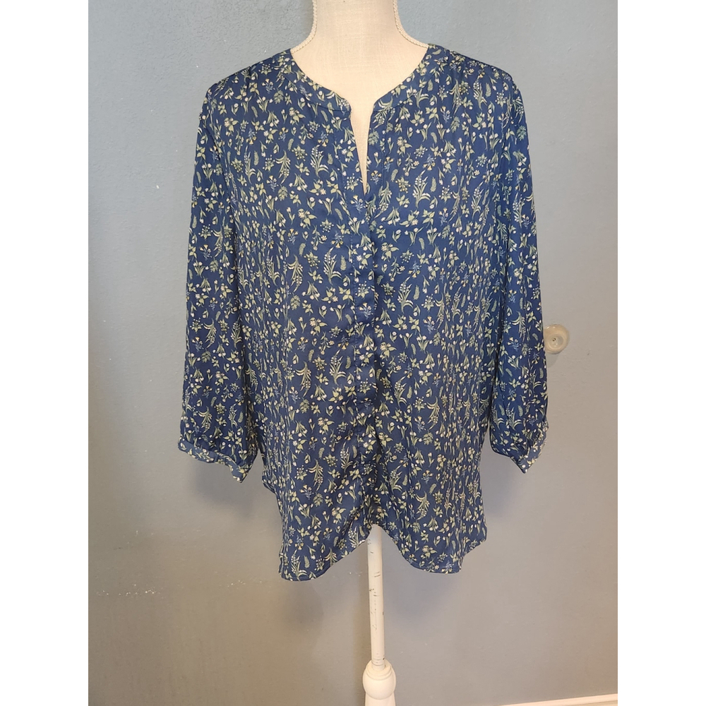 Jachs Girlfriend ditzy feminine floral 3/4 sleeve high-low button-down blouse